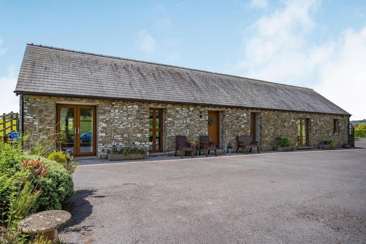 Ysgubor Hir Villa Llanedy Exterior photo
